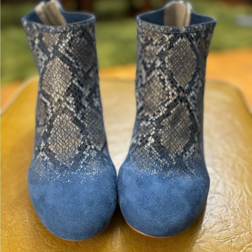 Cecilia New York blue booties